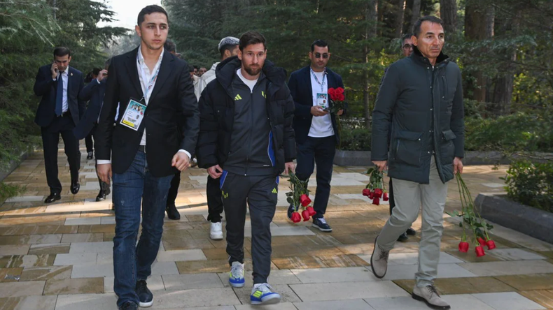 Lionel Messi y sus compañeros también asistieron al Memorial Heydar Aliyev.