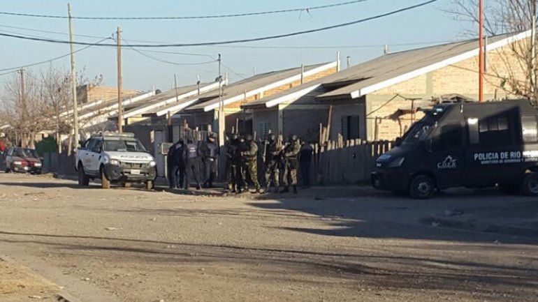 El operativo involucró a un gran número de policías.