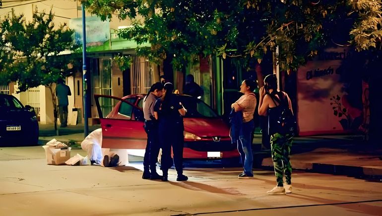 Enorme conmoción produjo en la ciudad rionegrina el hallazgo de un hombre sin vida dentro de un auto.&nbsp;