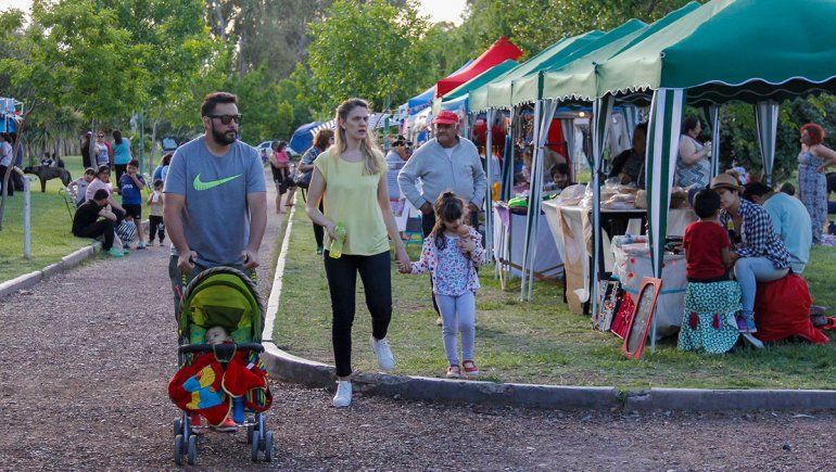 Se vienen los domingos para ir de feria en el Paseo de la Calesita