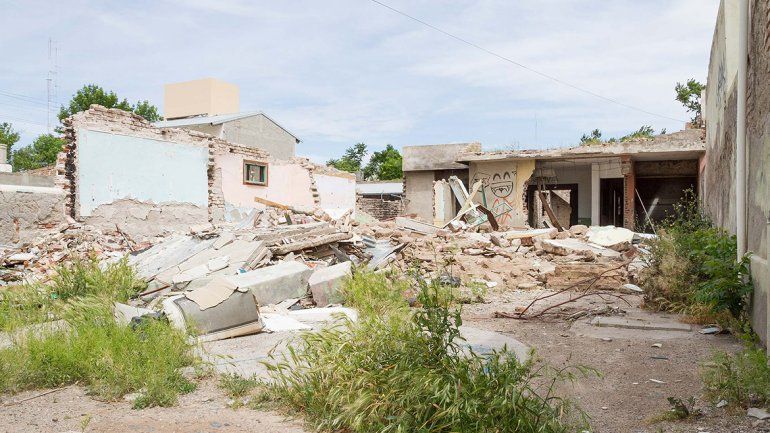 Bronca en el San Pablo por una casa demolida que funciona como aguantadero
