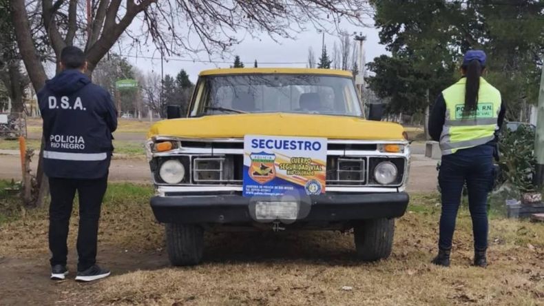La F-100 amarilla más buscada de la región fue encontrada tras 14 años. | LMCipolletti.com La F-100 amarilla más buscada de la región fue encontrada tras 14 años.