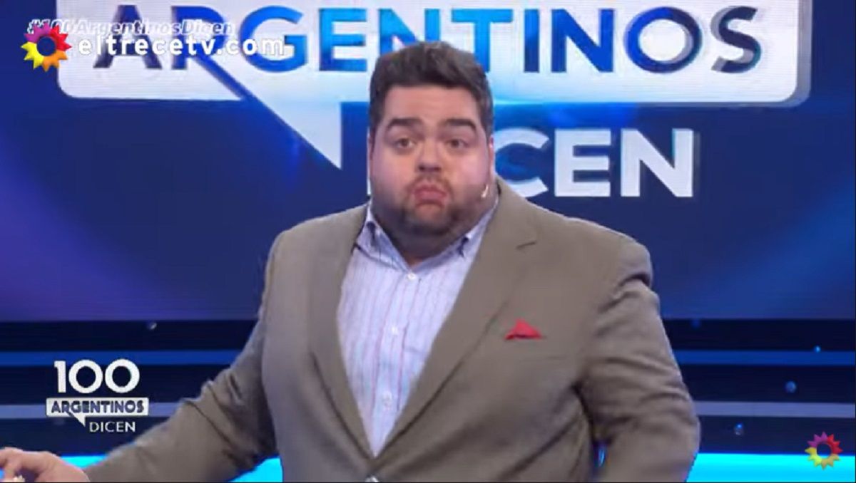 ¡Casi se muere! Barassi comió una factura y se atoró al aire