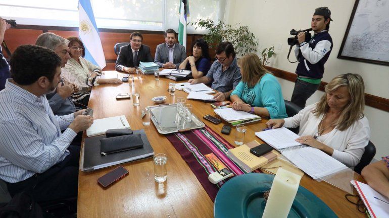 La ministra Mónica Silva se reunió ayer con dirigentes de la Unter.