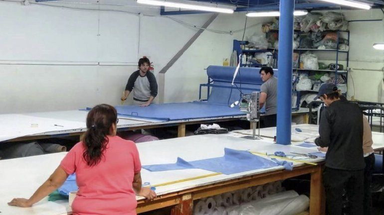 Una textil de Regina fabricará insumos descartables para Salud