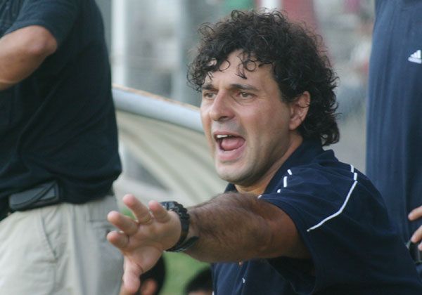 Claudio Sícolo no es más el técnico de Fernández Oro