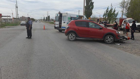 Una motociclista resultó gravemente herida tras brutal accidente