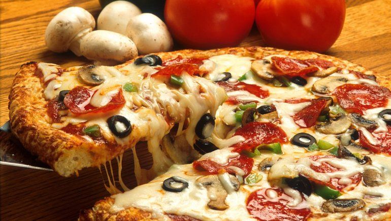 Ofrecen cerveza y pizza gratis a quienes vayan a vacunarse contra el Covid-19