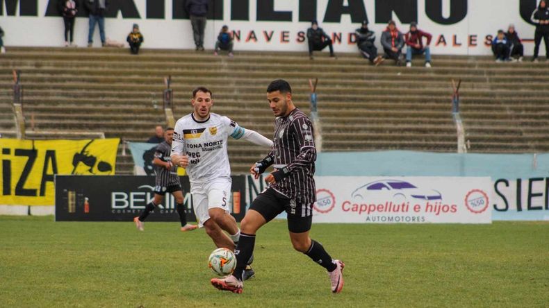 Ricardo Dichiara ya jugó su primer partido con la camiseta de Cipo. Fotos: gentileza Josefina Oscares.