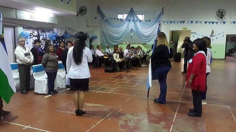 La promesa a la bandera de los abuelos que emocionó a todos