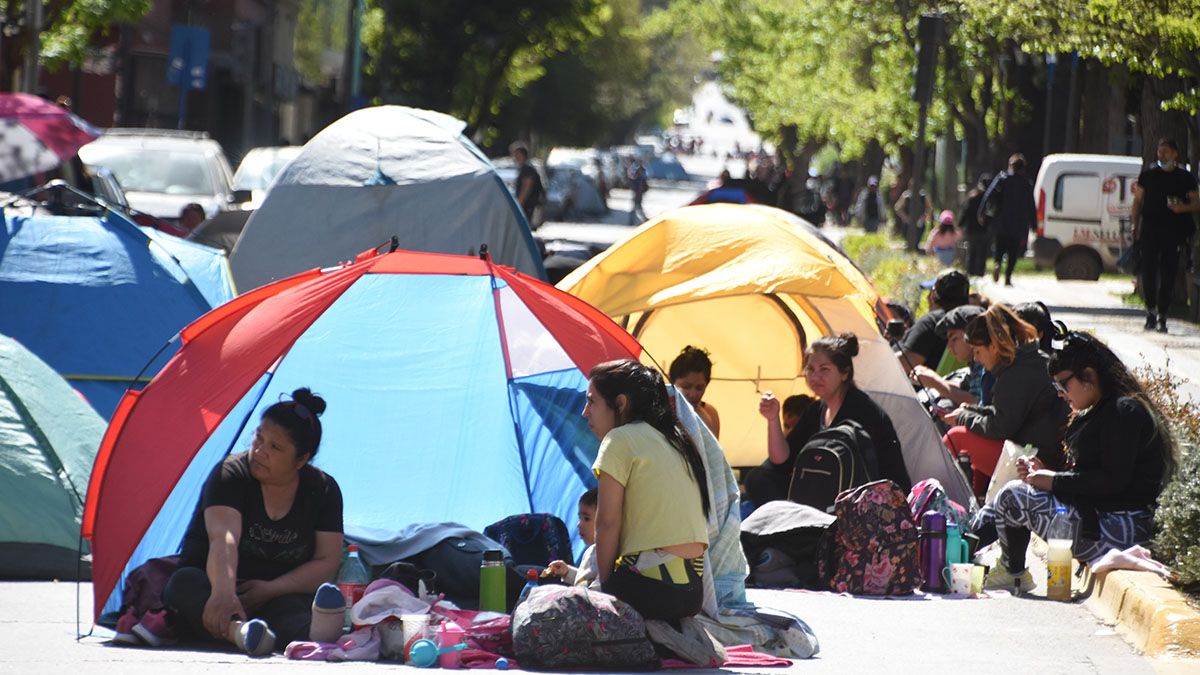 Miércoles tranquilo: organizaciones sociales vuelven a postergar el acampe