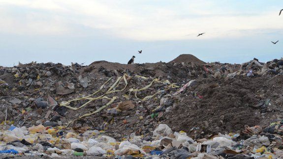 La Muni tiene nuevo plan para el basural: enterrar los desperdicios