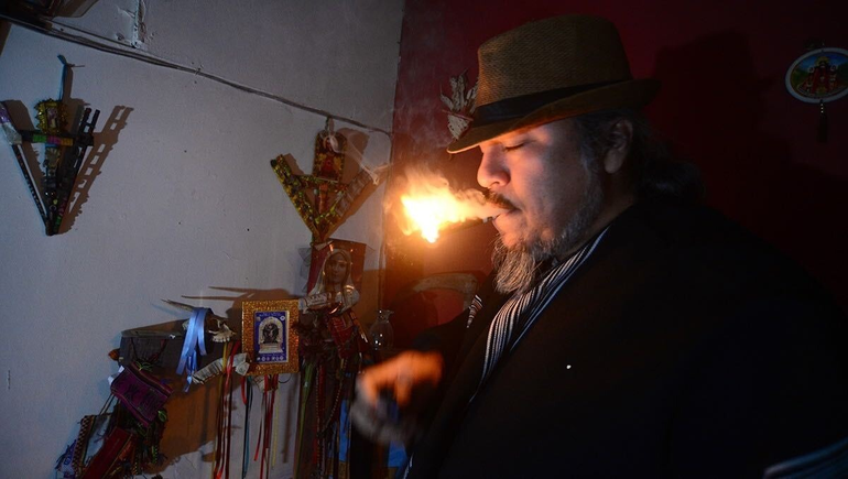 ¡Vos fuma! El Brujo Atahualpa la tiene clara.