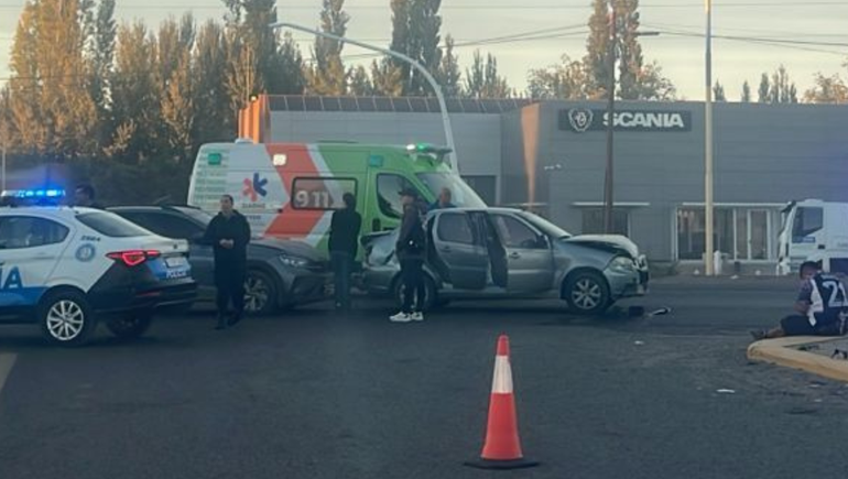 Al lugar asisti&oacute; una ambulancia del SIARME quien asisti&oacute; a los involucrados, sin mayores complicaciones.