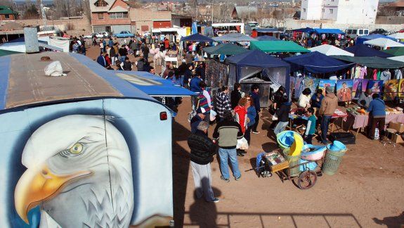 Le fracturó el tórax a cadenazos en la Feria del Trueque en Neuquén