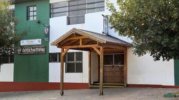 detuvieron a un hombre que se masturbaba frente a estudiantes