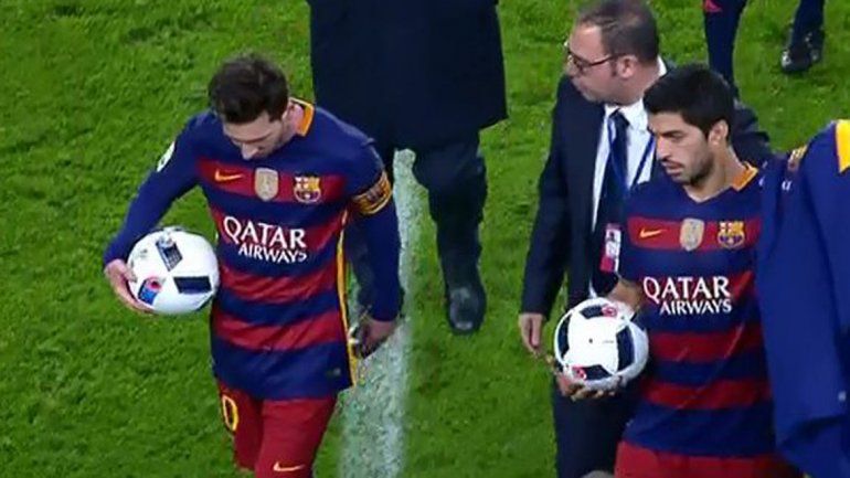 Barcelona aplasta a Valencia con póker de Suárez y hat-trick de Messi