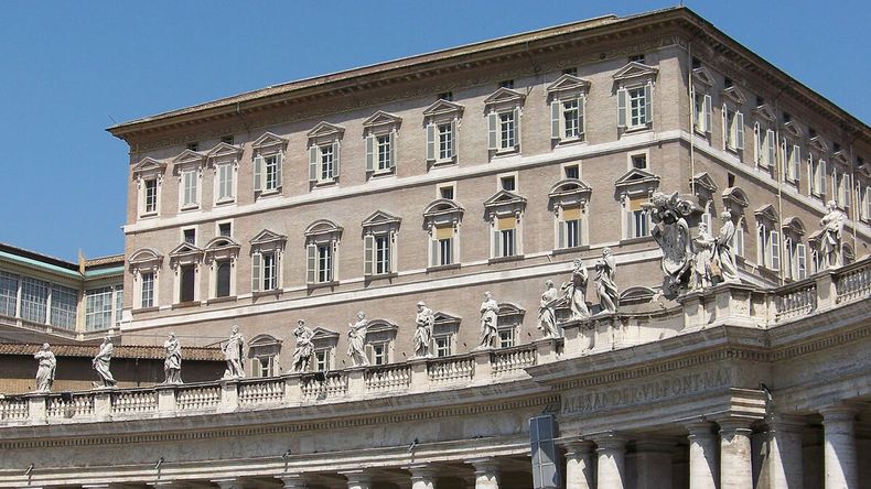 Epstein aparece en los correos publicados, donde analiza junto a terceros los movimientos internos del Banco Vaticano.