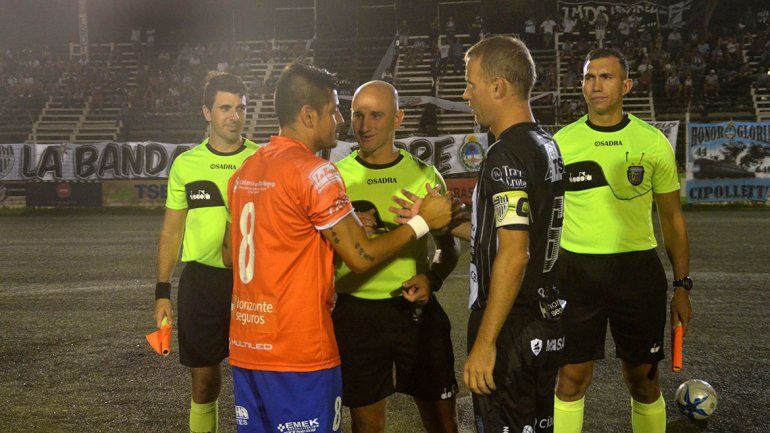 Cipo puede mandar al Rojo y empujar al Naranja al descenso