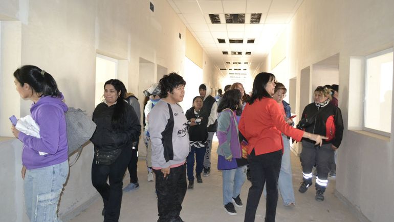 Los padres de la Escuela 161 lograron que la ministra de Educación visite la obra