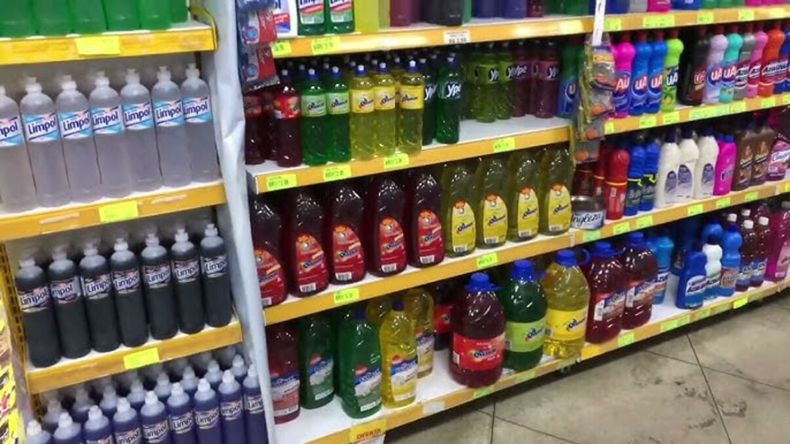 La cajera fue despedida tras reemplazar un detergente roto que ya estaba pago. | LMCipolletti.com La cajera fue despedida tras reemplazar un detergente roto que ya estaba pago.