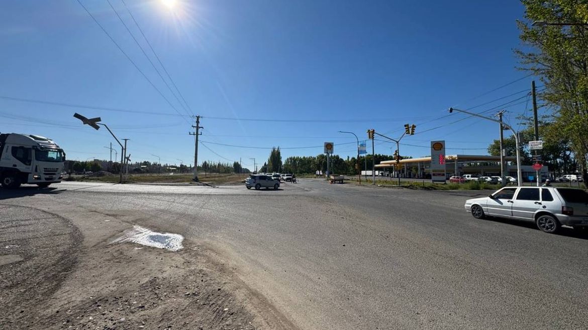 La mujer venía desde Fernández Oro cuando fue impactada desde atrás por un auto, que después se dio a la fuga. | LMCipolletti.com La mujer venía desde Fernández Oro cuando fue impactada desde atrás por un auto, que después se dio a la fuga.