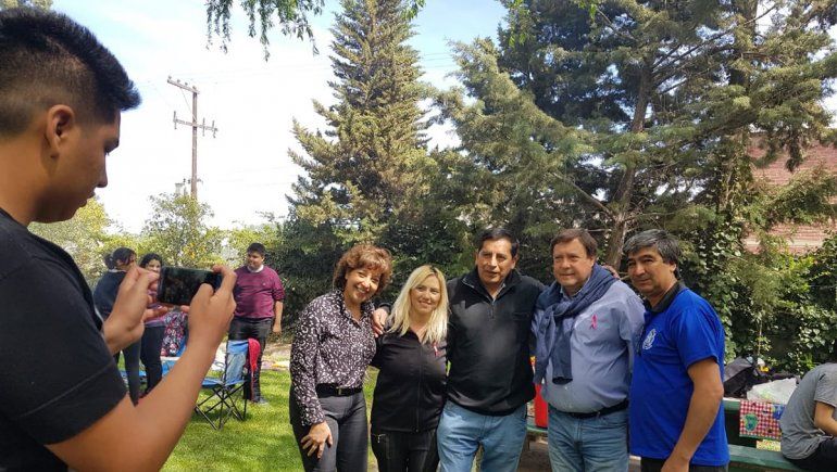 Weretilneck, con los trabajadores del hielo en su día