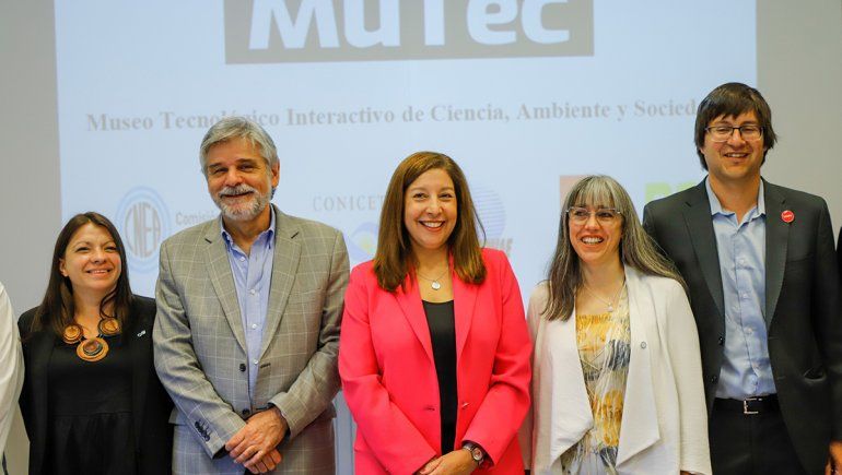 Carreras y Filmus firmaron el convenio para construir el MUTEC en Bariloche
