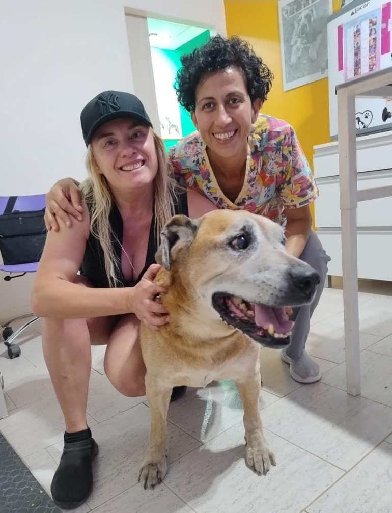 Con Lili y una de sus veterinarias.