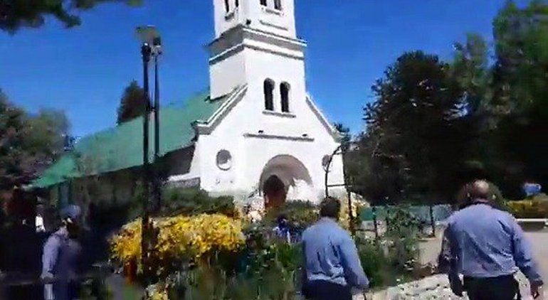 Detuvieron a dos personas que iban a prender fuego la iglesia de El Bolsón