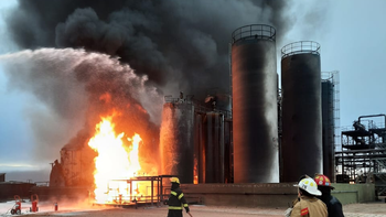 con la refineria consumida por las llamas peligran los puestos de trabajo en nao