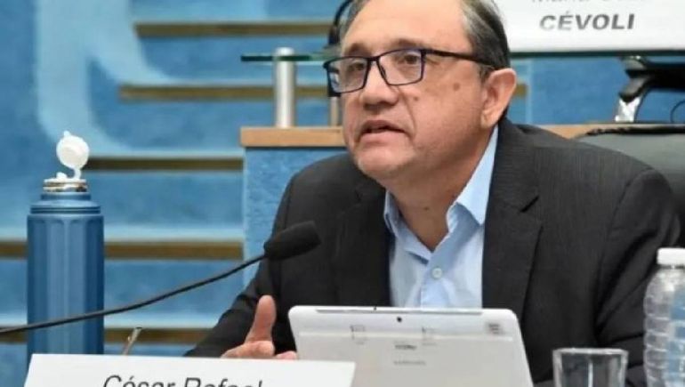 C&eacute;sar Dom&iacute;nguez fue uno entre muchos legisladores que cambi&oacute; de partido tras ser electo. Puede ser el primero en ser despojado de la banca.