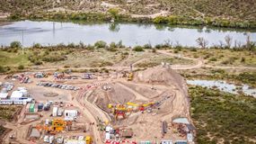 Hito histórico. El ducto de VMOS cruzó por debajo del río Negro, a unos 25 metros de profundida. La obra se hizo cerca de Chelforó. | LMCipolletti.com Hito histórico. El ducto de VMOS cruzó por debajo del río Negro, a unos 25 metros de profundida. La obra se hizo cerca de Chelforó.
