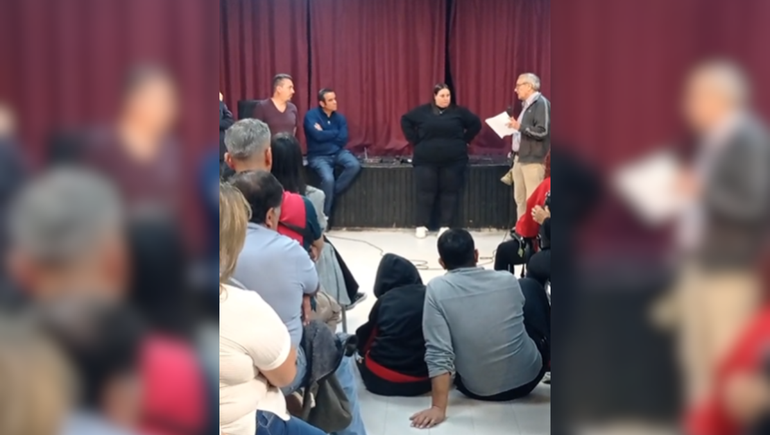 El intendente Enrique Rossi se presentó a la reunión junto a los concejales García y González. (Foto: captura video) El intendente Enrique Rossi se presentó a la reunión junto a los concejales García y González. (Foto: captura video)