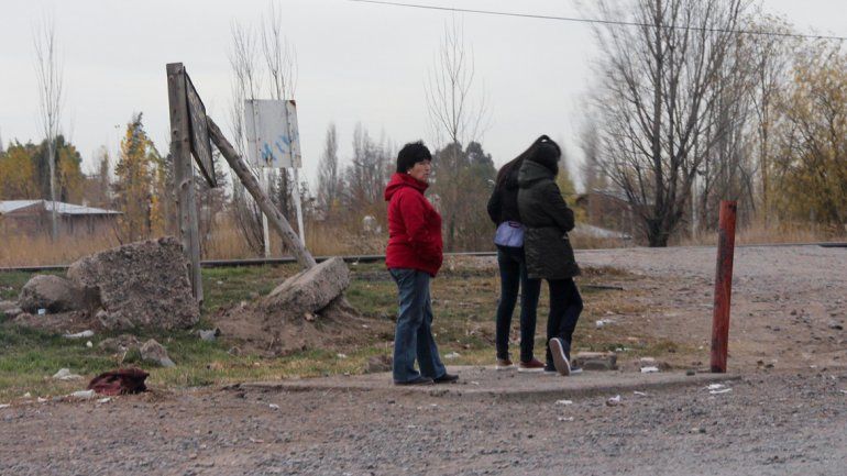 De la garita en la Ruta 65 sólo quedó la base de cemento.