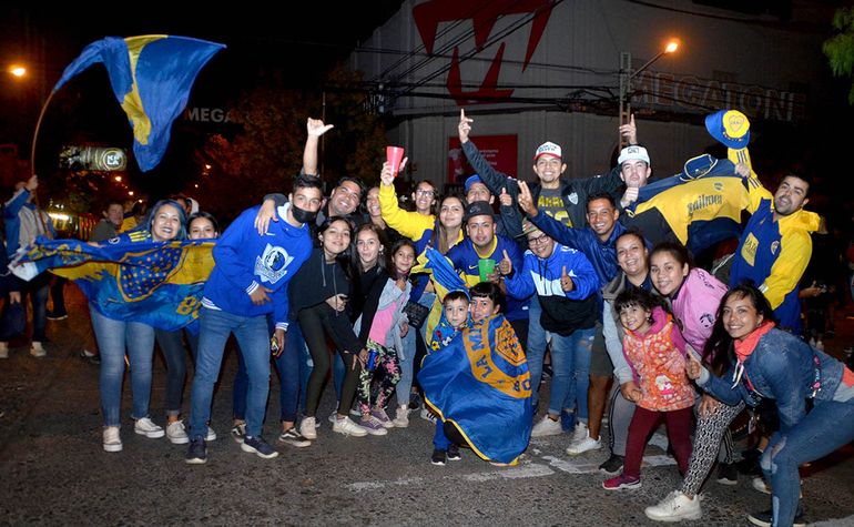 Los festejos de los hinchas de Boca en el centro cipoleño