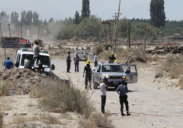 Camuzzi repara el caño de gas en Allen