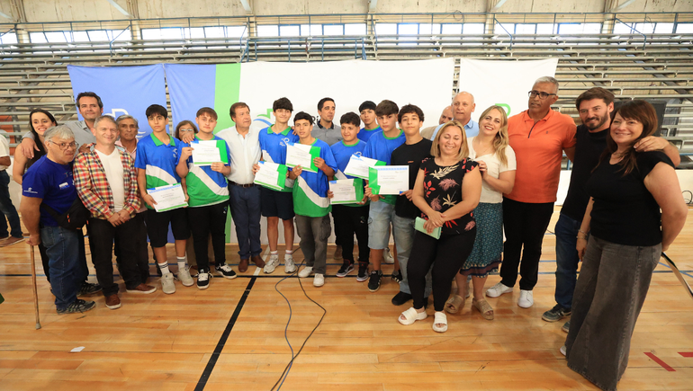 La delegación rionegrina se consagró nuevamente campeona en los Juegos de la Araucanía mientras por primera vez obtuvieron el podio en los Evita 2024. La delegación rionegrina se consagró nuevamente campeona en los Juegos de la Araucanía mientras por primera vez obtuvieron el podio en los Evita 2024.