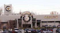 Una auditoría interna del casino descubrió el faltante de dinero y echaron a la jefa de Tesorería. La Justicia convalidó la medida.