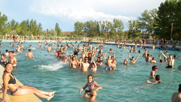 Miles de cipoleños suelen disfrutar de la pileta municipal. 