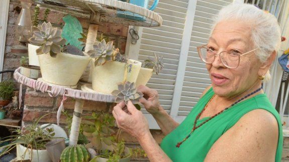 Aura con los cactus, las flores y las plantas. Foto Antonio Spagnuolo.