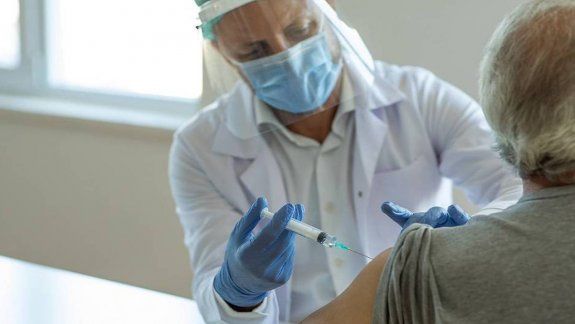 Salud: quiénes están en la lista VIP de los que recibieron la vacuna