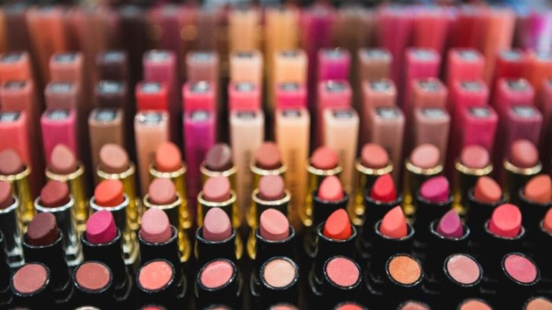 Miles de cosméticos, cremas y perfumes baratos: ARCA subasta más de 4.500 productos