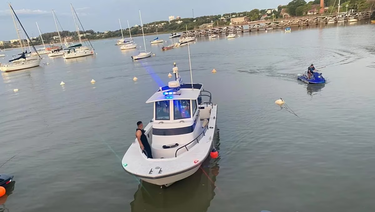 Buscan a un argentino que viajaba en velero y se cayó al agua