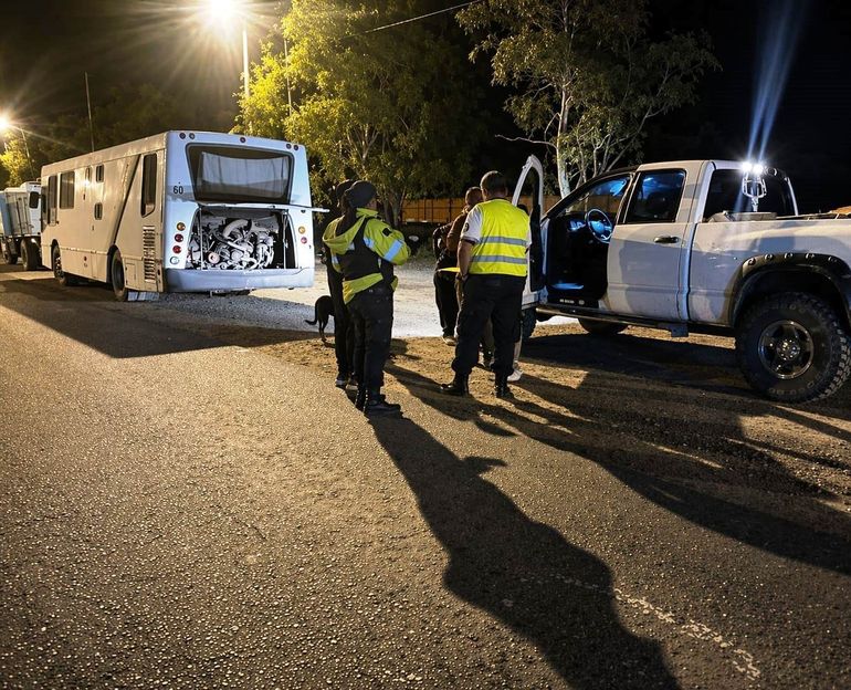 En Paso Córdoba, la policía retuvo a dos vehículos por falta de documentación.