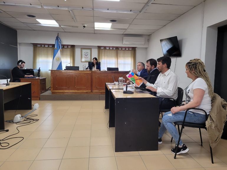 La identificación del séptimo acusado surgió a partir del análisis de los teléfonos secuestrados a los otros imputados, entre ellos dos menores de edad.