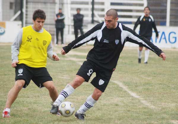 Para Larenas, Cipolletti tiene más despliegue