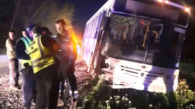Así quedó deteriorado el colectivo del Pehuenche. Así quedó deteriorado el colectivo del Pehuenche.