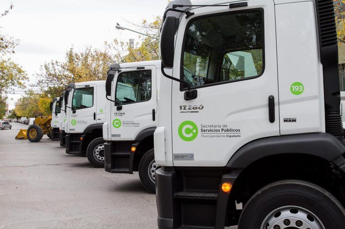 La Municipalidad presentó maquinaria para mejorar los servicios en la ciudad