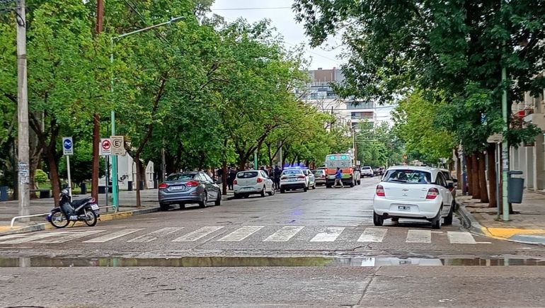 Los incidentes en la plaza San Martín de Cipolletti, después de un boliche. Los incidentes en la plaza San Martín de Cipolletti, después de un boliche.